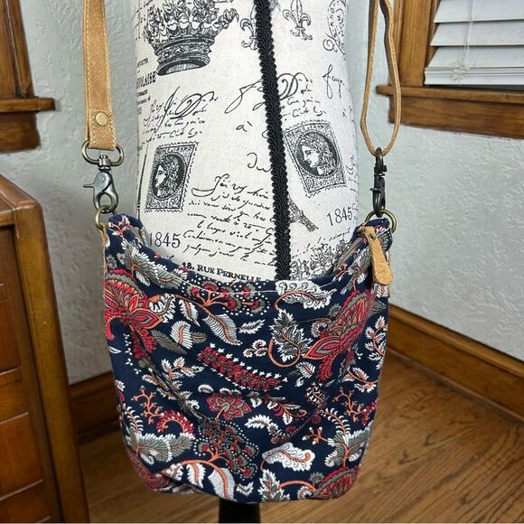 Myra | Red Blue Paisley Floral Canvas With Cow Hide Western Crossbody Purse - Picture 3 of 14